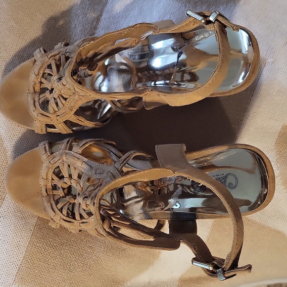 Tan Wedge Sandals By Carlos Santana🧡 - Picture 3 of 5